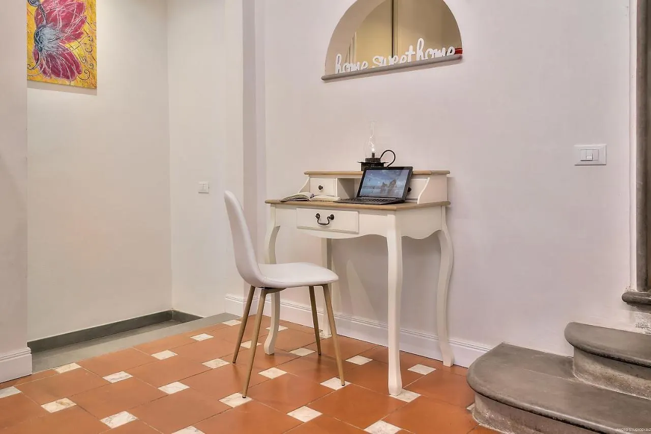 Piazza Del Carmine, Flo Apartments Florence 0*,  Italy