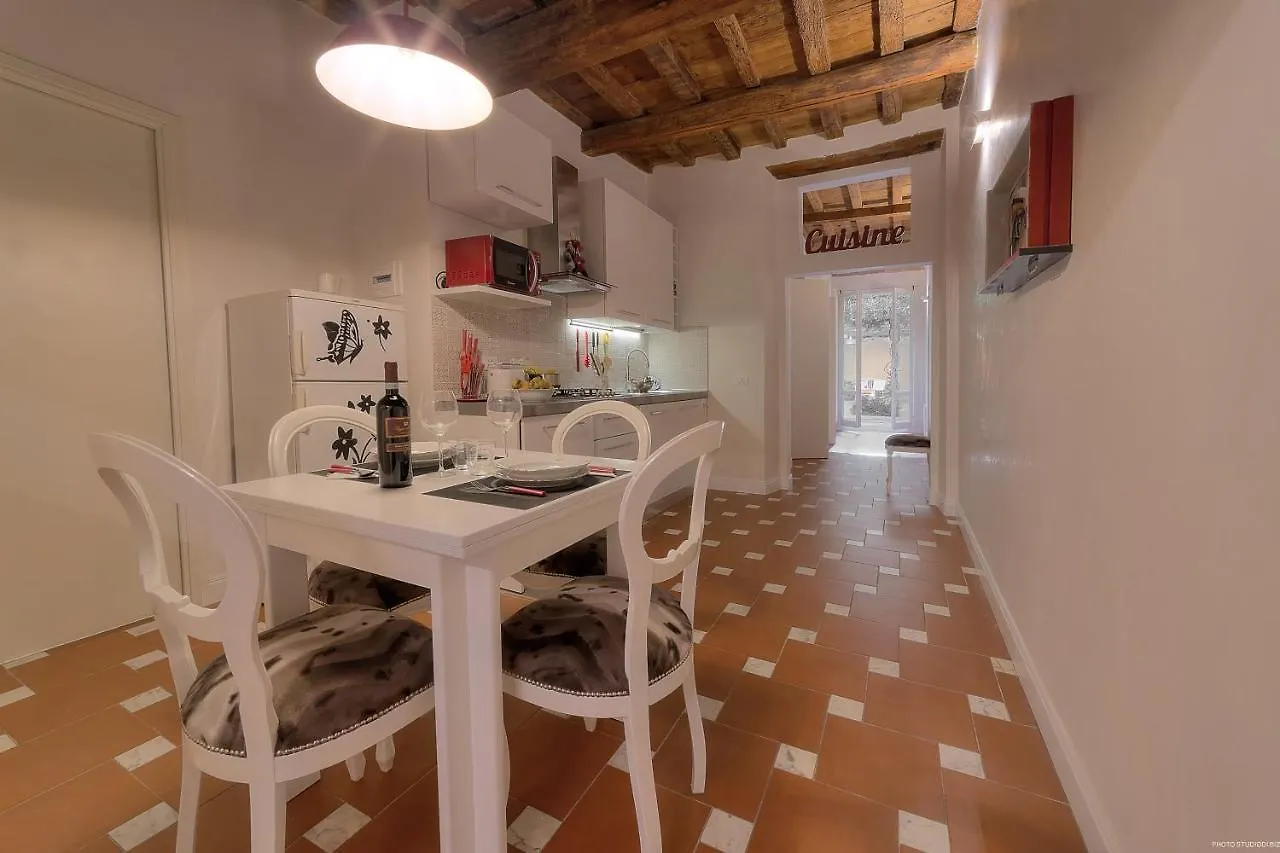 Piazza Del Carmine, Flo Apartments Florence Italy